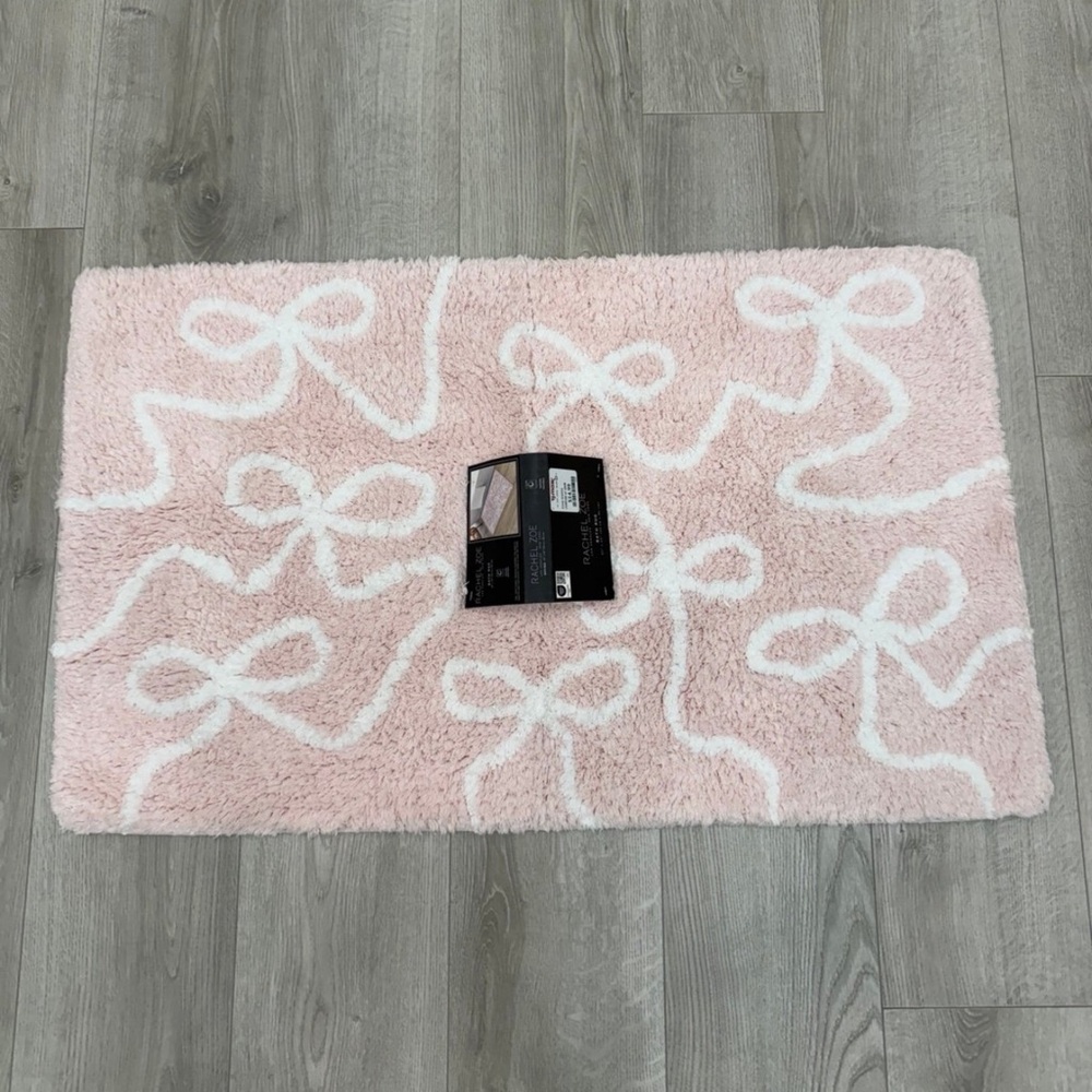 NWT Rachel Zoe Bow Bath Rug